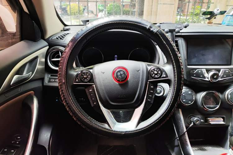 Used BYD Song 2017 Gaishi Upgrade Edition 1.5TI Manual Elite Model Steering Wheel