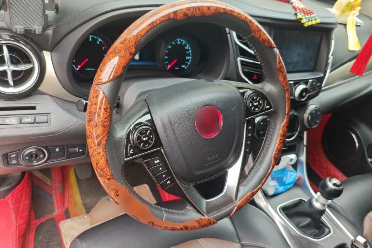 Used BYD Song 2017 Gaishi Upgrade Edition 1.5TI Manual Elite Model Steering Wheel