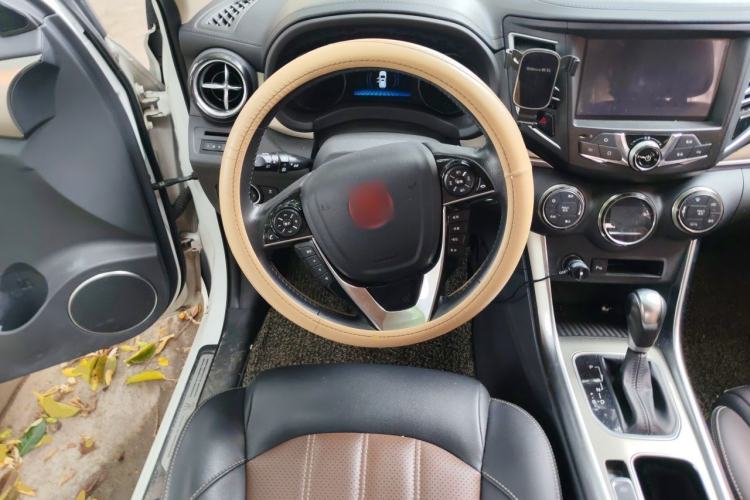 Used BYD Song 2017 Gaishe Upgrade Edition 1.5TID Automatic Elite Model Steering Wheel