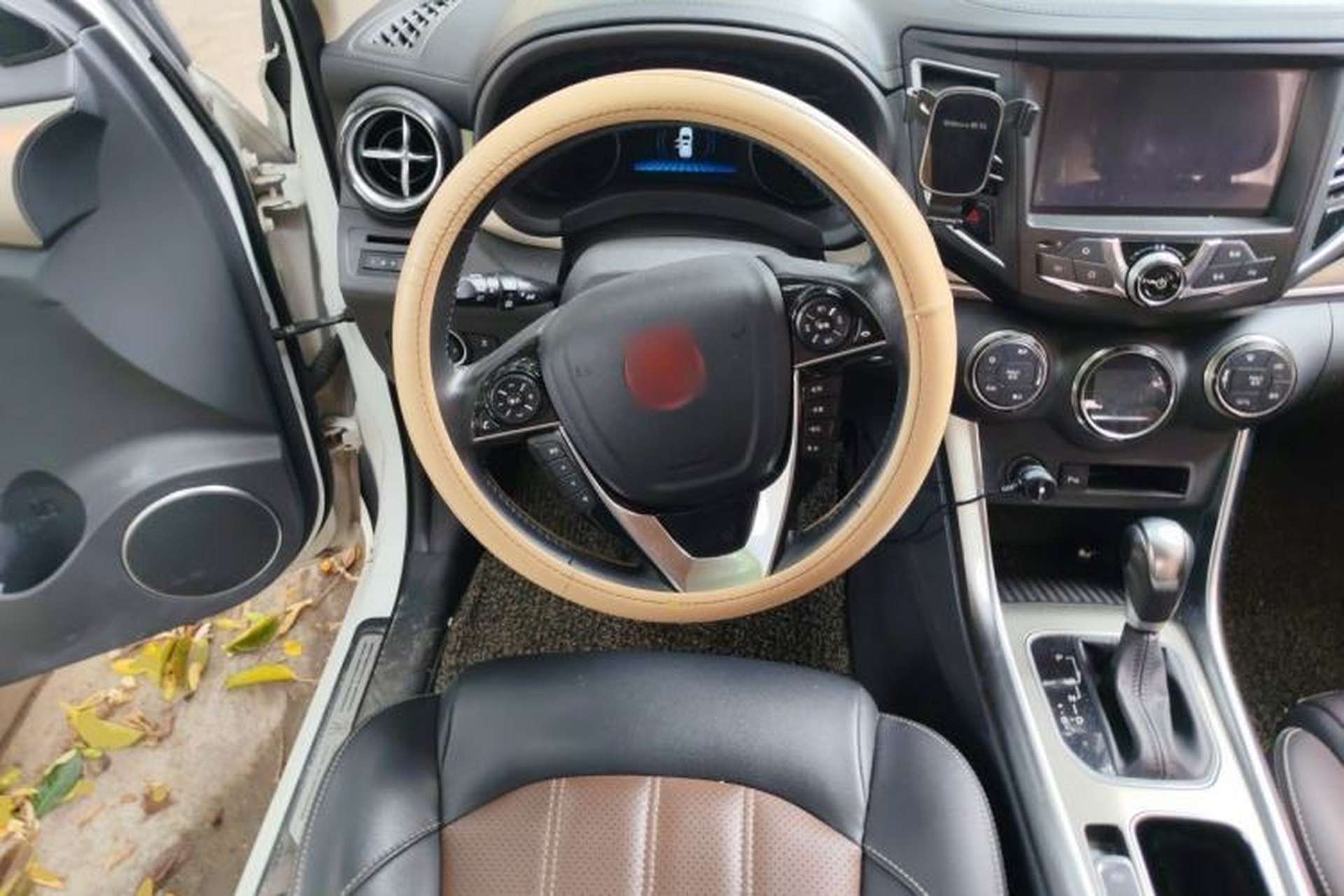 Used BYD Song 2017 Gaishe Upgrade Edition 1.5TID Automatic Elite Model Steering Wheel