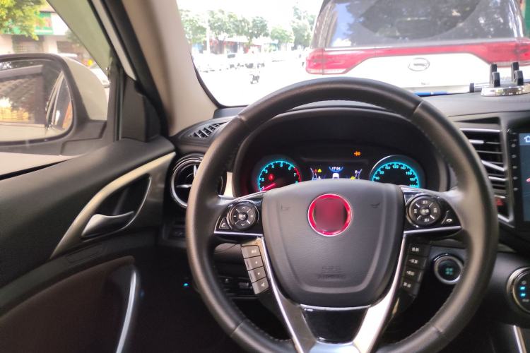 Used BYD Song 2017 Gaishe Upgrade Edition 1.5TID Automatic Elite Model Steering Wheel