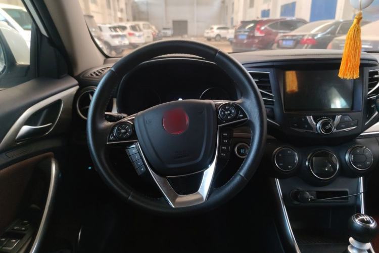 Used BYD Song 2017 Gaishi Upgrade Edition 1.5TI Manual Elite Model Steering Wheel