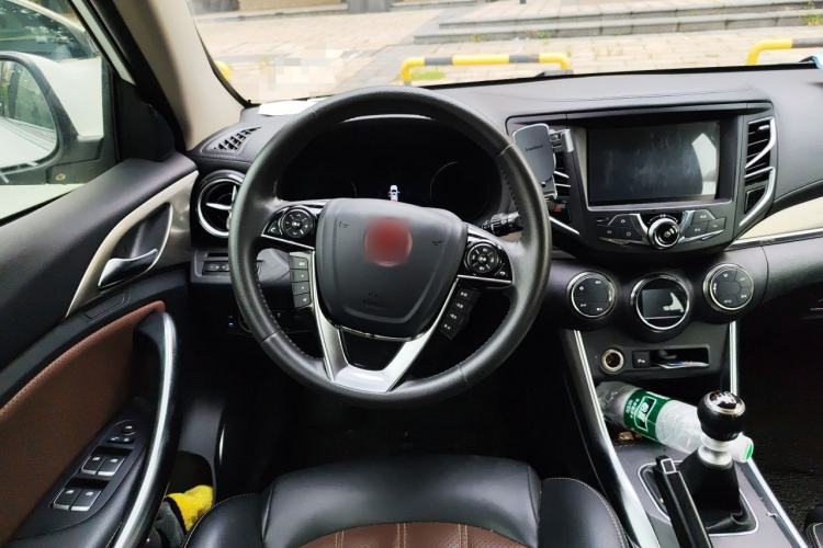 Used BYD Song 2017 Gaishi Upgrade Edition 1.5TI Manual Elite Model Steering Wheel