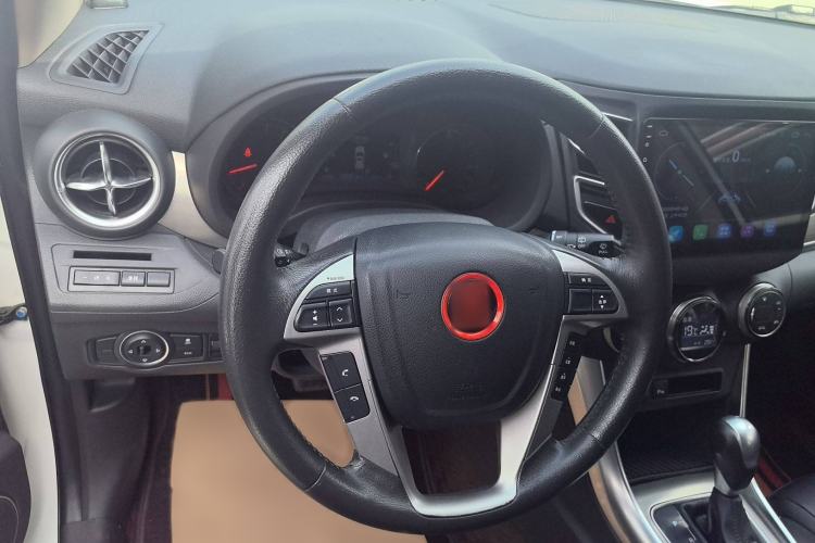Used BYD Song 2017 Gaishe Upgrade Edition 1.5TID Automatic Comfort Model Steering Wheel