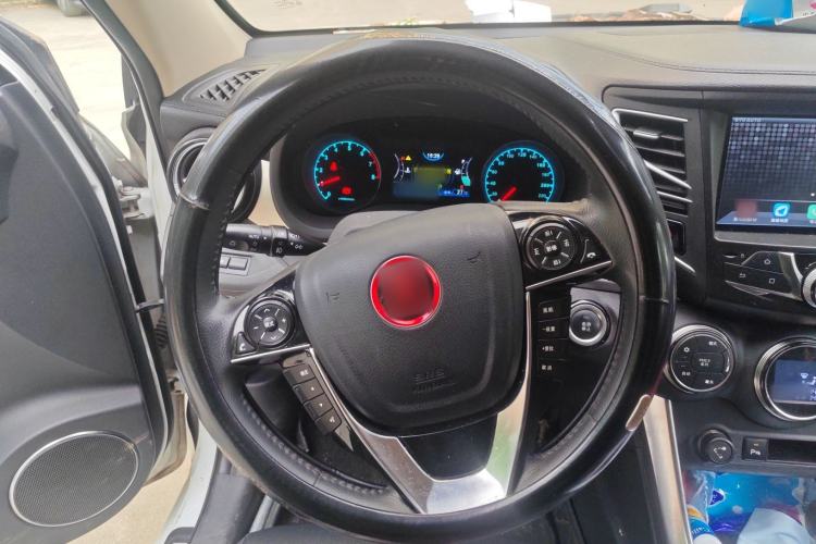 Used BYD Song 2017 Gaishe Upgrade Edition 1.5TID Automatic Elite Model Steering Wheel