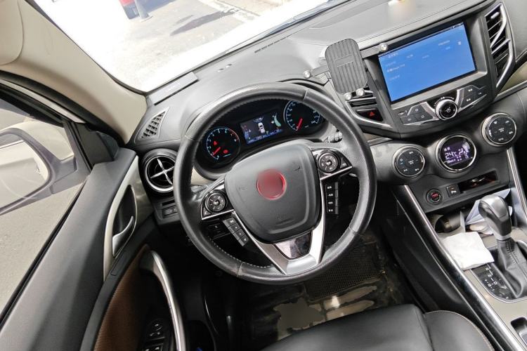 Used BYD Song 2017 Gaishe Upgrade Edition 1.5TID Automatic Elite Model Steering Wheel