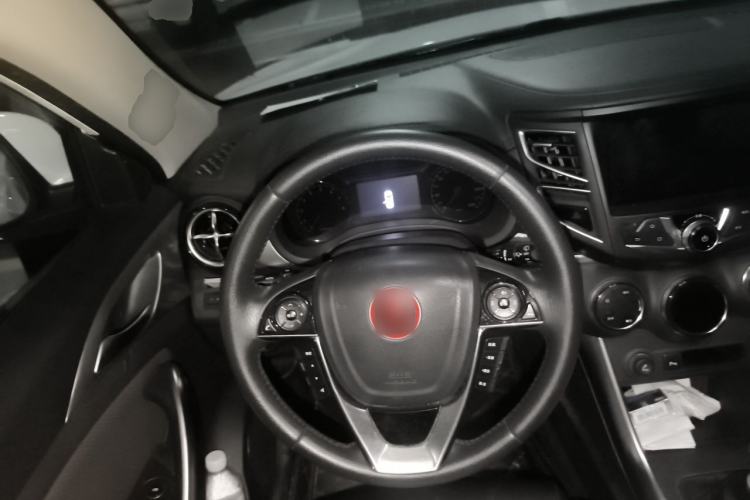 Used BYD Song 2017 Gaishi Upgrade Edition 1.5TI Manual Elite Model Steering Wheel