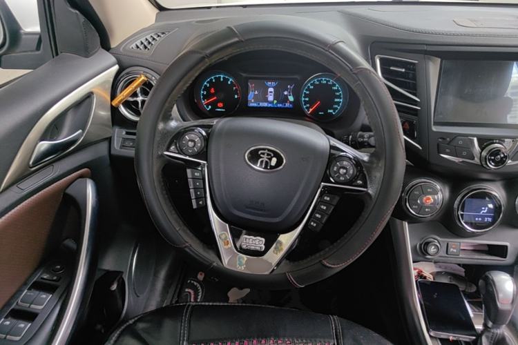 Used BYD Song 2017 Gaishe Upgrade Edition 1.5TID Automatic Elite Model Steering Wheel