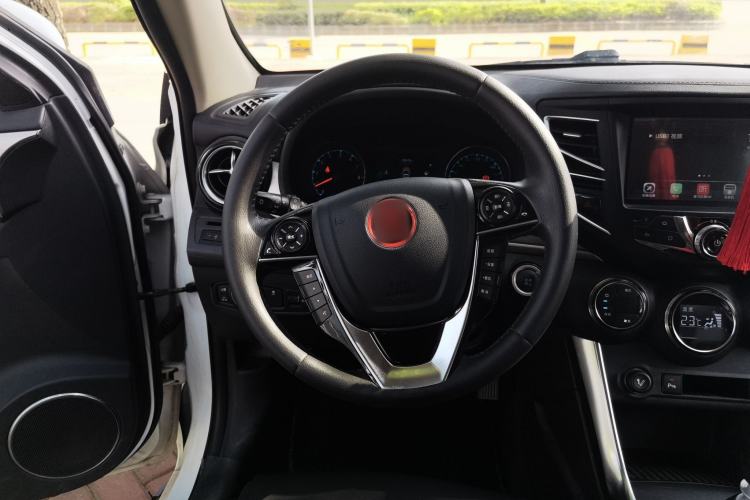 Used BYD Song 2017 Gaishi Upgrade Edition 1.5TI Manual Elite Model Steering Wheel
