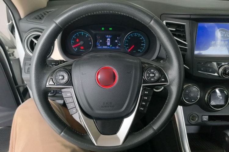 Used BYD Song 2017 Gaishi Upgrade Edition 1.5TID Automatic Luxury Model Steering Wheel