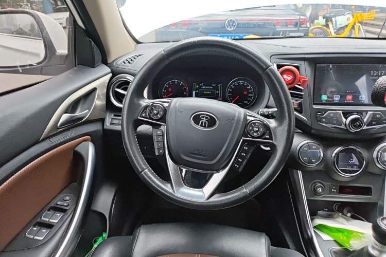 Used BYD Song 2017 Gaishi Upgrade Edition 1.5TI Manual Elite Model Steering Wheel