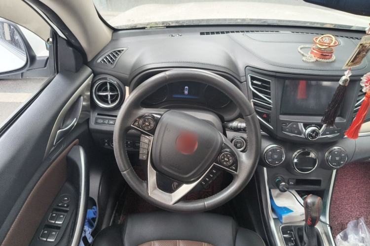 Used BYD Song 2017 Gaishe Upgrade Edition 1.5TID Automatic Elite Model Steering Wheel