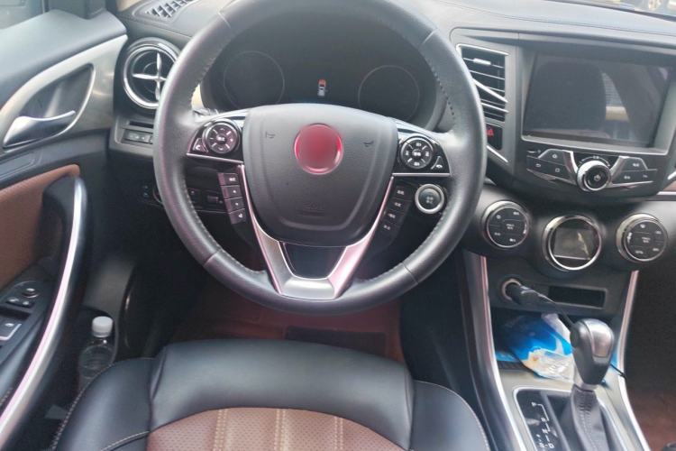 Used BYD Song 2017 Gaishe Upgrade Edition 1.5TID Automatic Elite Model Steering Wheel