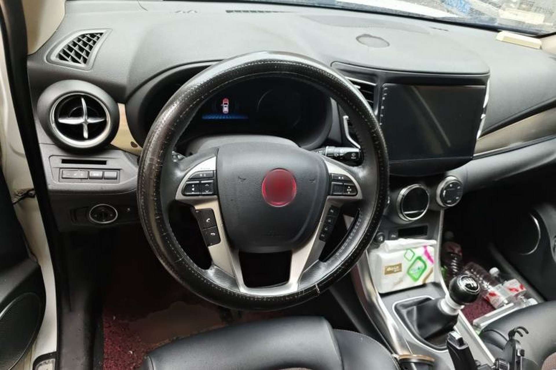 Used BYD Song 2017 Gaishi Upgrade Edition 1.5TI Manual Leading Model Steering Wheel