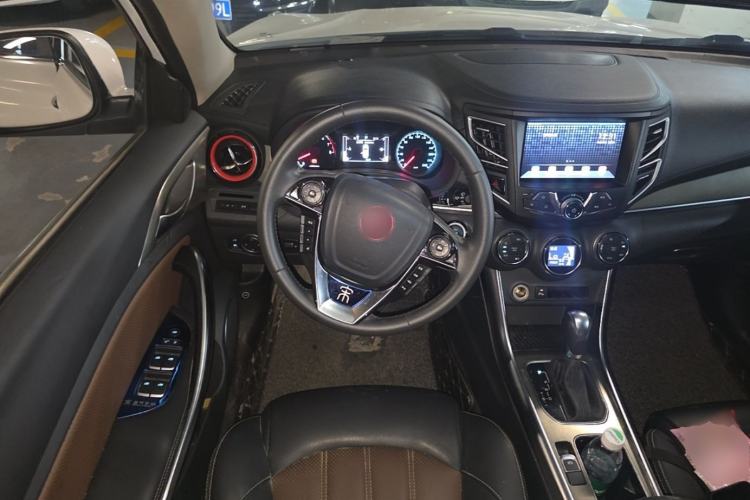 Used BYD Song 2017 Gaishe Upgrade Edition 1.5TID Automatic Elite Model Steering Wheel