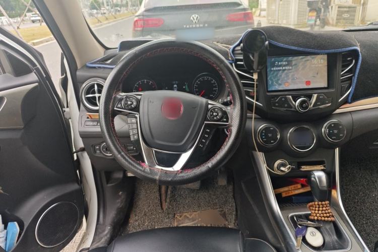 Used BYD Song 2017 Gaishe Upgrade Edition 1.5TID Automatic Elite Model Steering Wheel