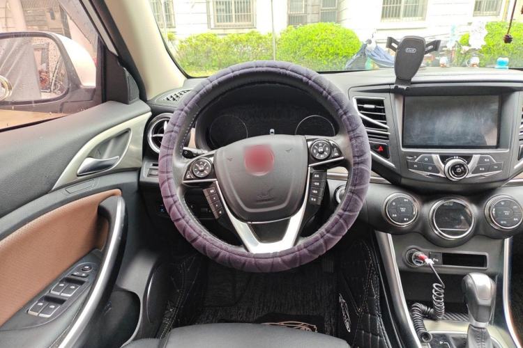 Used BYD Song 2017 Gaishe Upgrade Edition 1.5TID Automatic Elite Model Steering Wheel