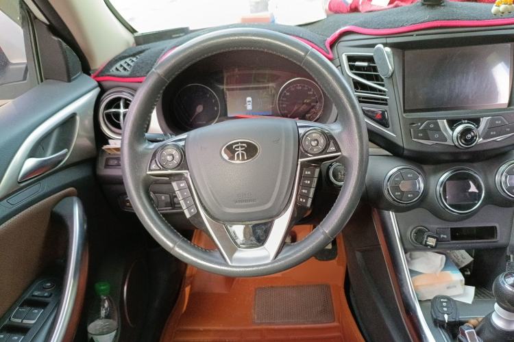 Used BYD Song 2017 Gaishi Upgrade Edition 1.5TI Manual Elite Model Steering Wheel