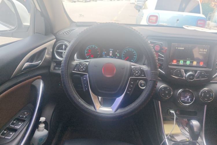 Used BYD Song 2017 Gaishe Upgrade Edition 1.5TID Automatic Elite Model Steering Wheel