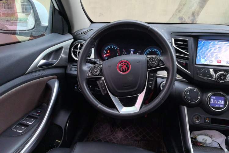 Used BYD Song 2017 Gaishi Upgrade Edition 1.5TI Manual Elite Model Steering Wheel