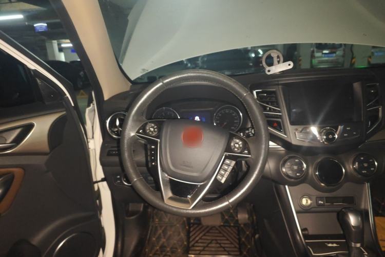 Used BYD Song 2017 Gaishi Upgrade Edition 1.5TID Automatic Luxury Model Steering Wheel