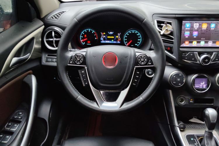 Used BYD Song 2017 Gaishe Upgrade Edition 1.5TID Automatic Elite Model Steering Wheel
