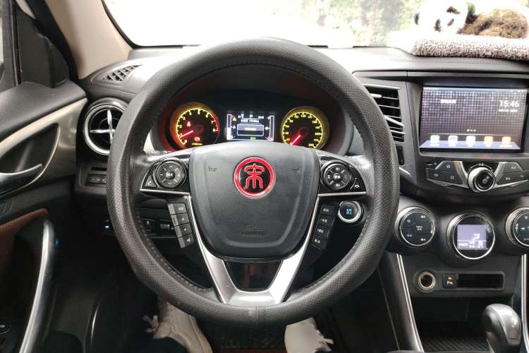 Used BYD Song 2017 Gaishe Upgrade Edition 1.5TID Automatic Elite Model Steering Wheel