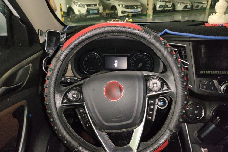 Used BYD Song 2017 Gaishi Upgrade Edition 1.5TID Automatic Luxury Model Steering Wheel