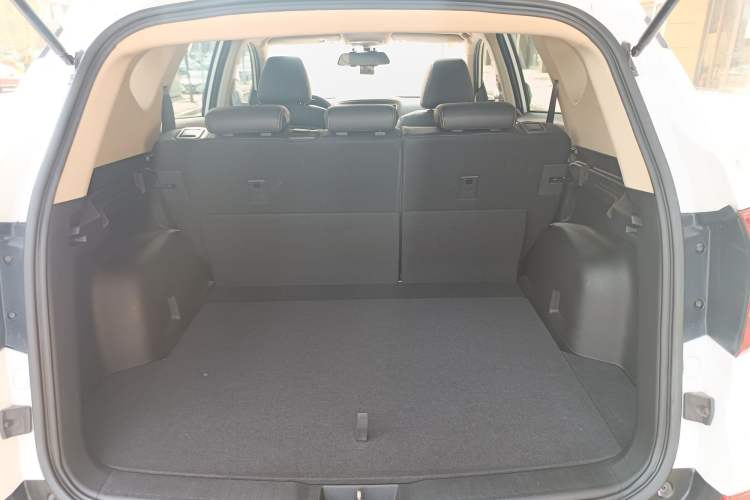 Used BYD Song 2017 Gaishe Upgrade Edition 1.5TID Automatic Elite Model Trunk