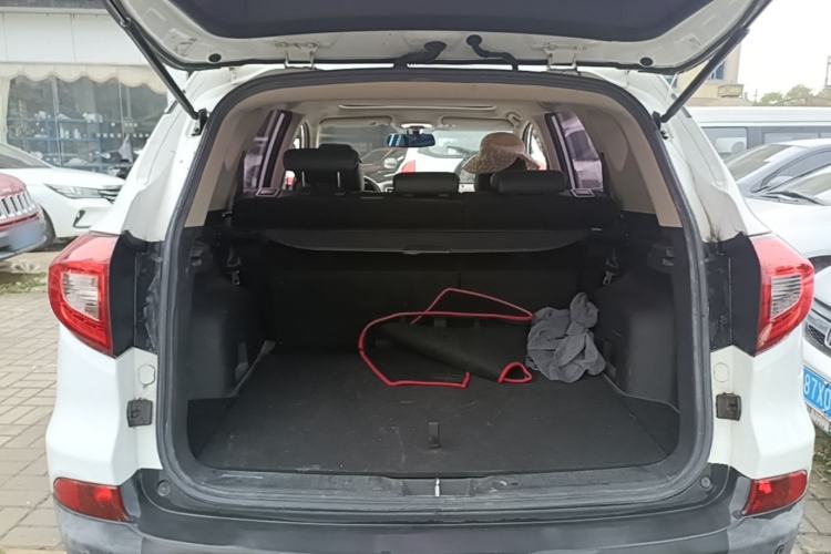 Used BYD Song 2017 Gaishe Upgrade Edition 1.5TID Automatic Elite Model Trunk