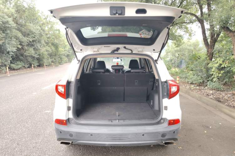 Used BYD Song 2017 Gaishe Upgrade Edition 1.5TID Automatic Elite Model Trunk