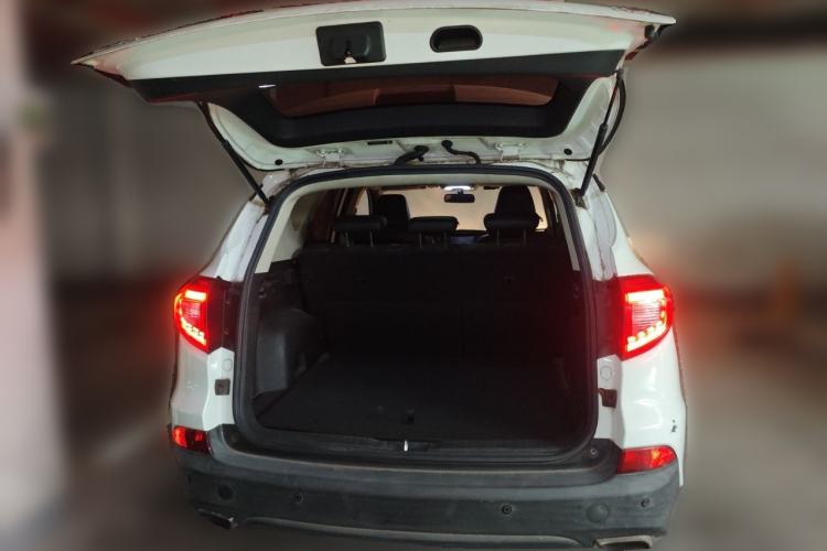 Used BYD Song 2017 Gaishe Upgrade Edition 1.5TID Automatic Elite Model Trunk