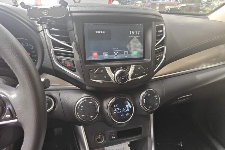 Used BYD Song 2017 Gaishi Upgrade Edition 1.5TI Manual Elite Model Audio And AC Panel