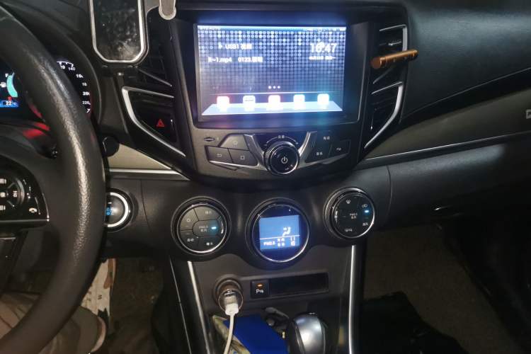 Used BYD Song 2017 Gaishi Upgrade Edition 1.5TID Automatic Luxury Model Audio And AC Panel
