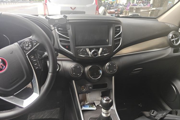 Used BYD Song 2017 Gaishi Upgrade Edition 1.5TI Manual Elite Model Center Console