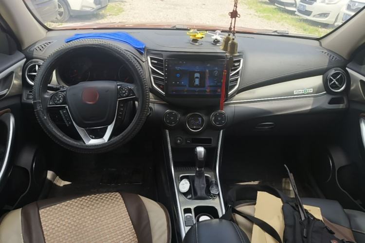 Used BYD Song 2017 Gaishe Upgrade Edition 1.5TID Automatic Elite Model Center Console