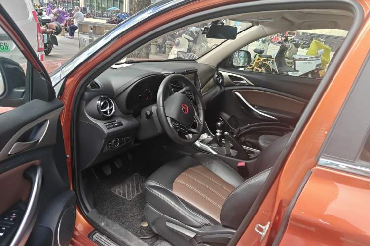 Used BYD Song 2017 Gaishi Upgrade Edition 1.5TI Manual Elite Model Driver Seat
