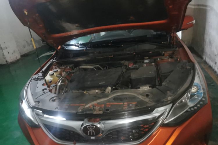 Used BYD Song 2017 Gaishi Upgrade Edition 1.5TID Automatic Luxury Model Engine Bay