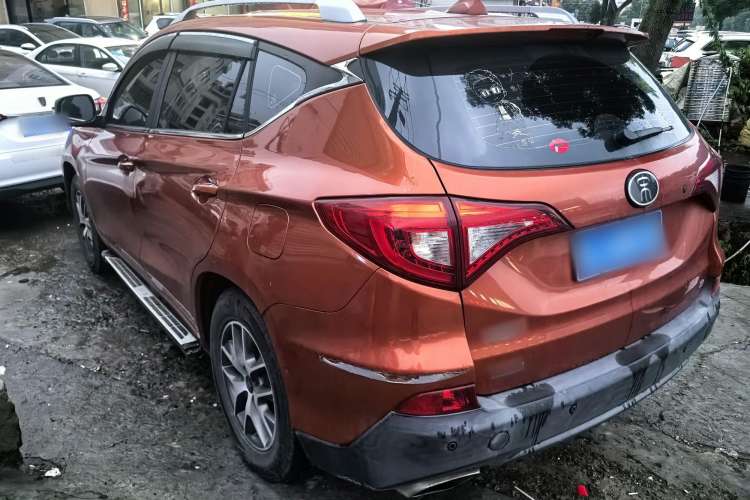 Used BYD Song 2017 Gaishi Upgrade Edition 1.5TI Manual Elite Model Exterior 3