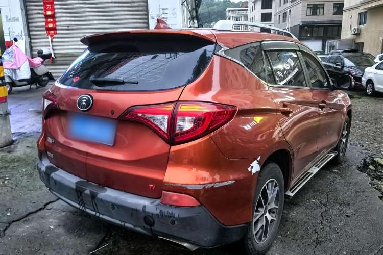 Used BYD Song 2017 Gaishi Upgrade Edition 1.5TI Manual Elite Model Exterior 5