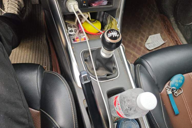 Used BYD Song 2017 Gaishi Upgrade Edition 1.5TI Manual Elite Model Gear Lever