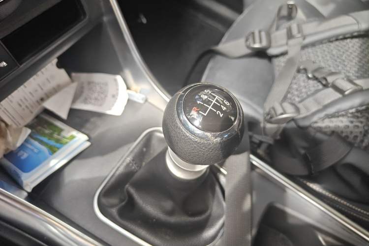 Used BYD Song 2017 Gaishi Upgrade Edition 1.5TI Manual Elite Model Gear Lever