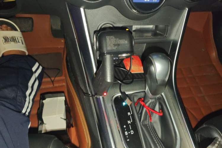 Used BYD Song 2017 Gaishe Upgrade Edition 1.5TID Automatic Elite Model Gear Lever