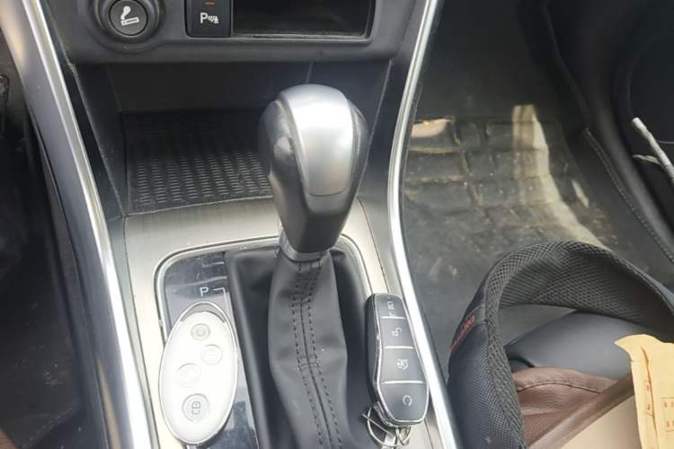 Used BYD Song 2017 Gaishe Upgrade Edition 1.5TID Automatic Elite Model Gear Lever