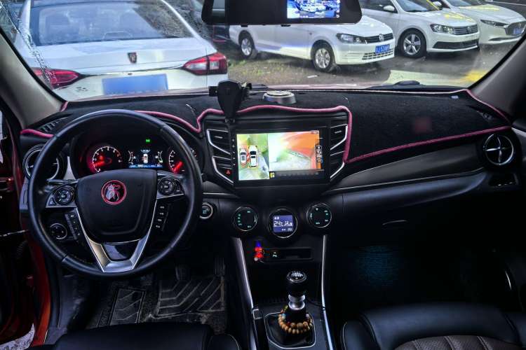 Used BYD Song 2017 Gaishi Upgrade Edition 1.5TI Manual Elite Model Interior 1