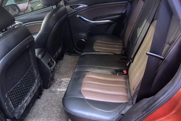 Used BYD Song 2017 Gaishi Upgrade Edition 1.5TI Manual Elite Model Interior 6