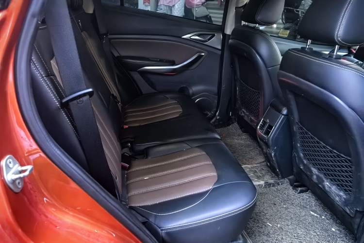 Used BYD Song 2017 Gaishi Upgrade Edition 1.5TI Manual Elite Model Interior 9