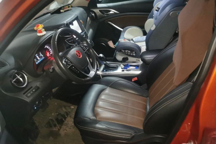 Used BYD Song 2017 Gaishi Upgrade Edition 1.5TID Automatic Luxury Model Left Front Seat