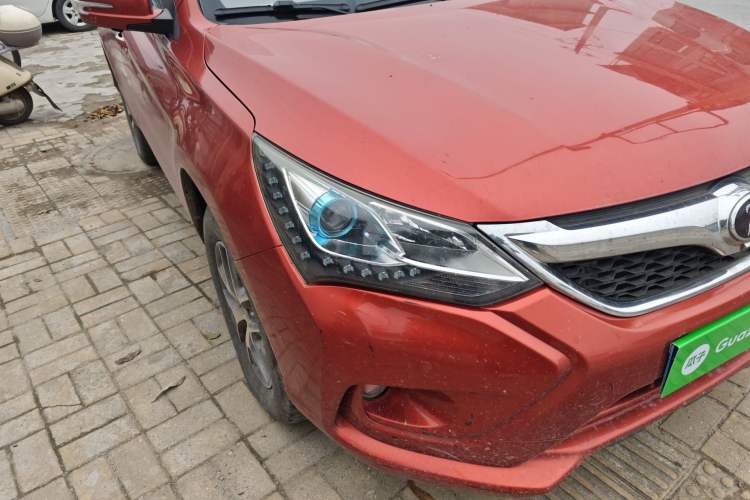 Used BYD Song 2017 Gaishi Upgrade Edition 1.5TI Manual Elite Model Right Front Headlight