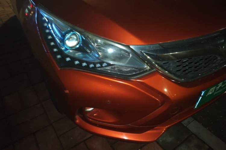 Used BYD Song 2017 Gaishe Upgrade Edition 1.5TID Automatic Elite Model Right Front Headlight